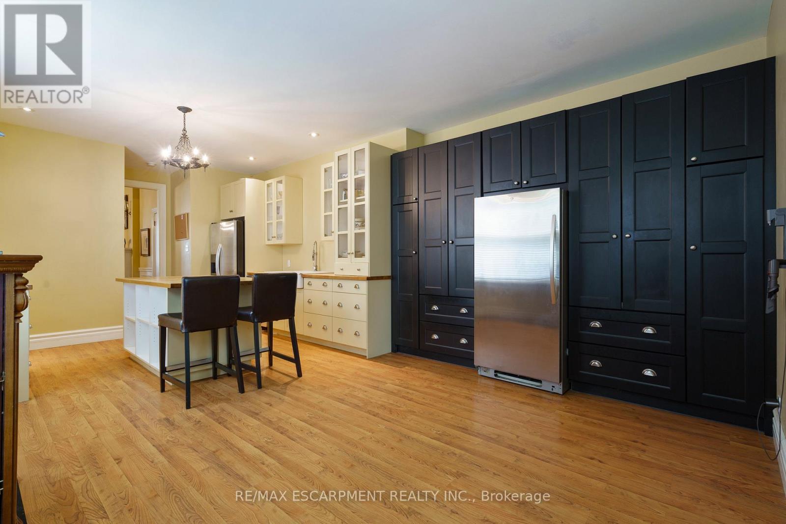 Photo 36 of 275 Cumberland Avenue, Hamilton ON