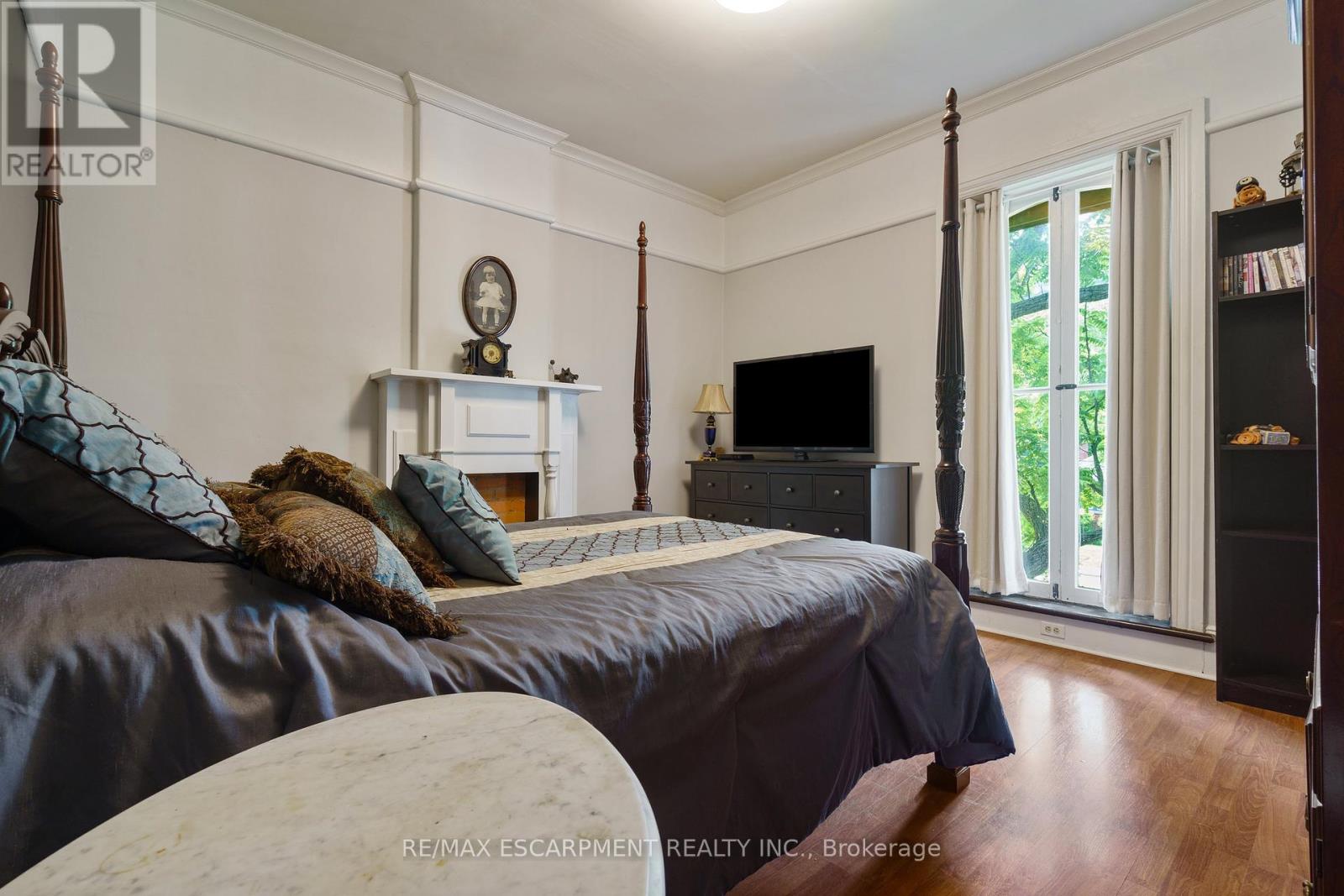 Photo 4 of 275 Cumberland Avenue, Hamilton ON