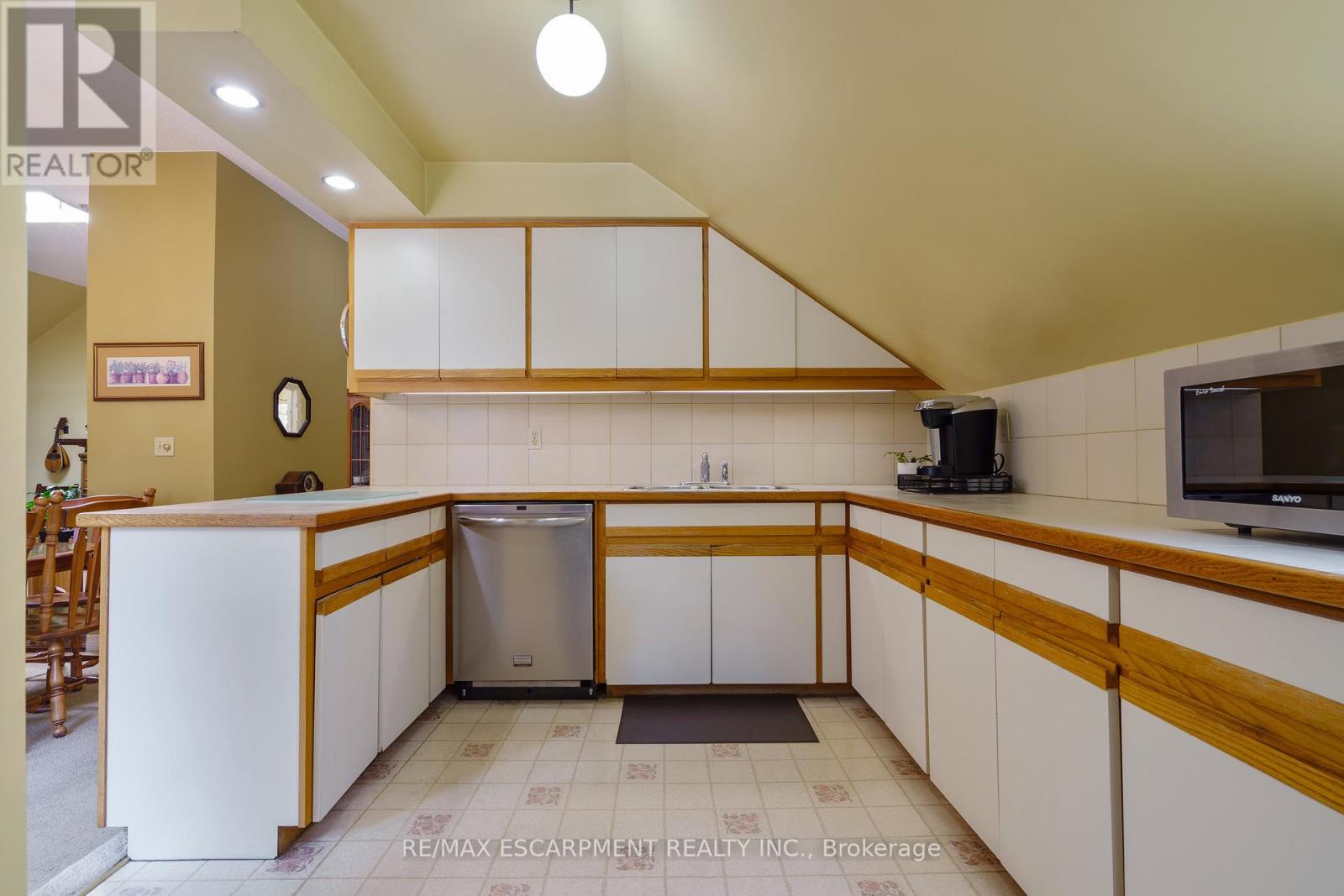 Photo 31 of 275 Cumberland Avenue, Hamilton ON