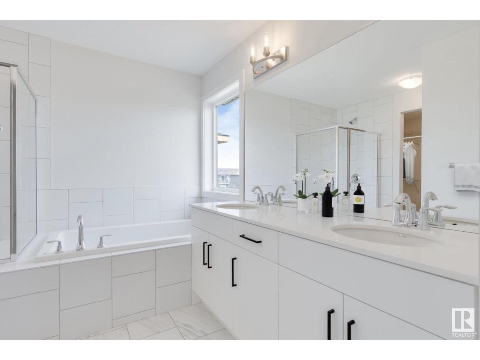 Photo 4 of 2033 Muckleplum Link Sw, Edmonton AB