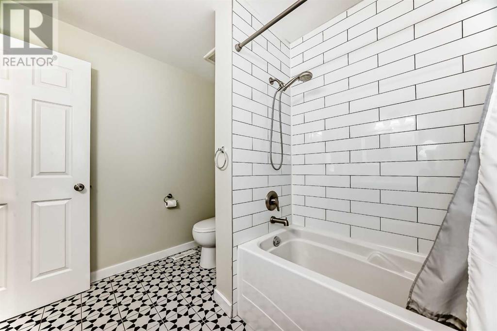 Single Family House for Sale in   Varsity Drive NW Varsity Calgary 