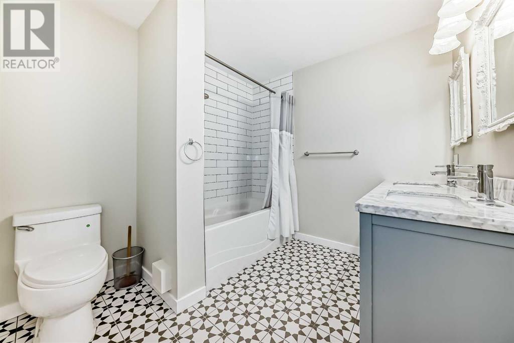 Single Family House for Sale in   Varsity Drive NW Varsity Calgary 