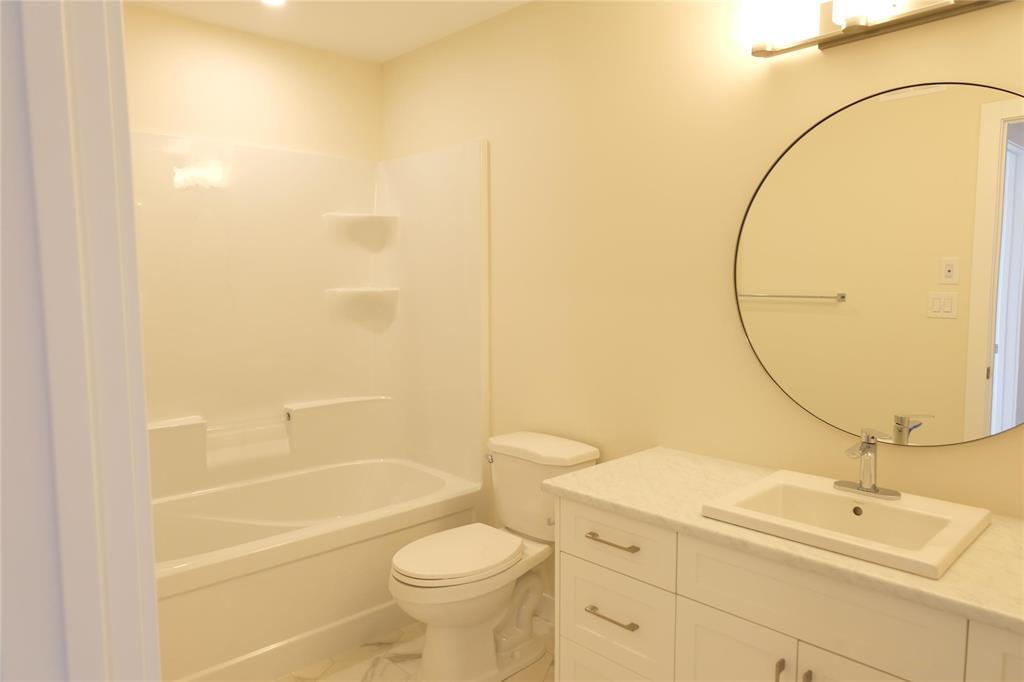 Photo 12 of 53 Gullane Street, Niverville MB
