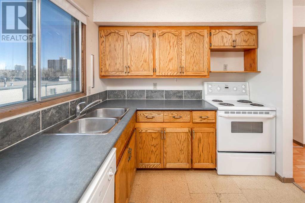 Single Family House for Sale in    Street NW St Andrews Heights Calgary 