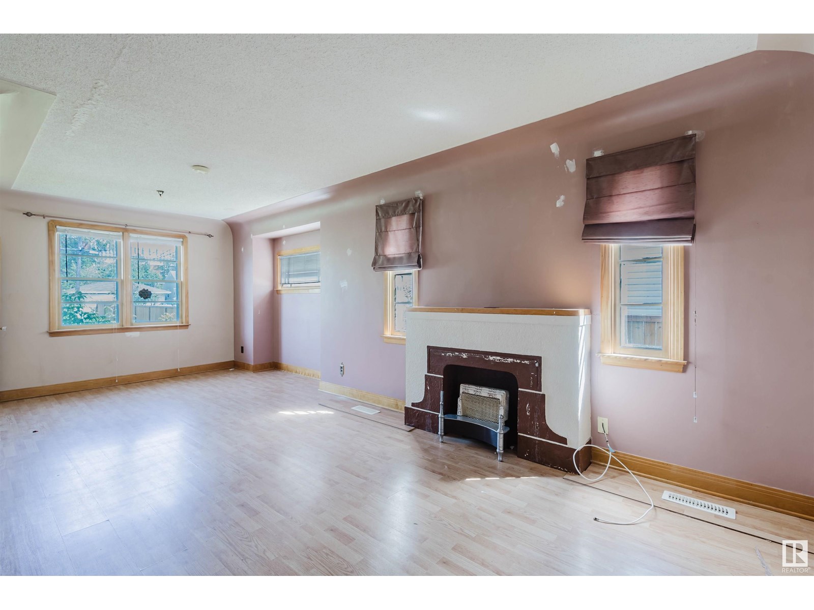 Photo 9 of 10827 111 St Nw, Edmonton AB
