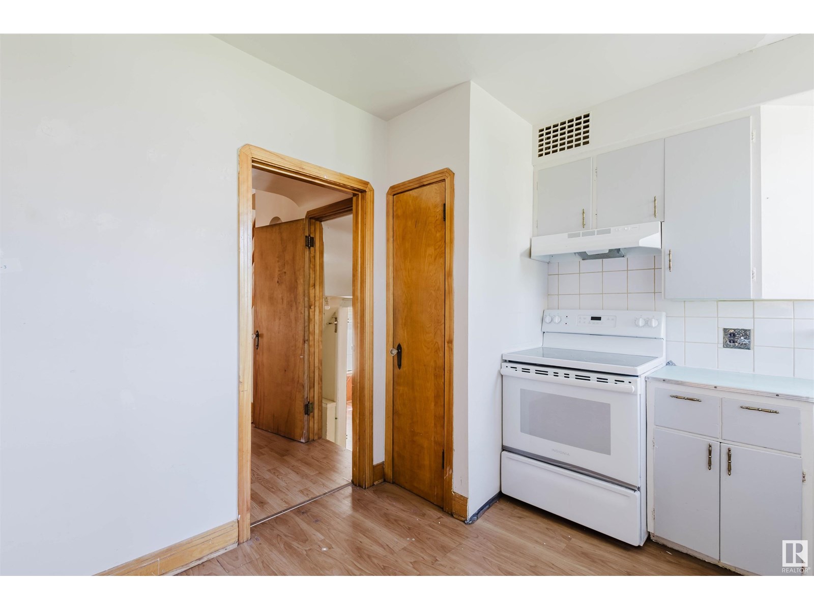 Photo 15 of 10827 111 St Nw, Edmonton AB