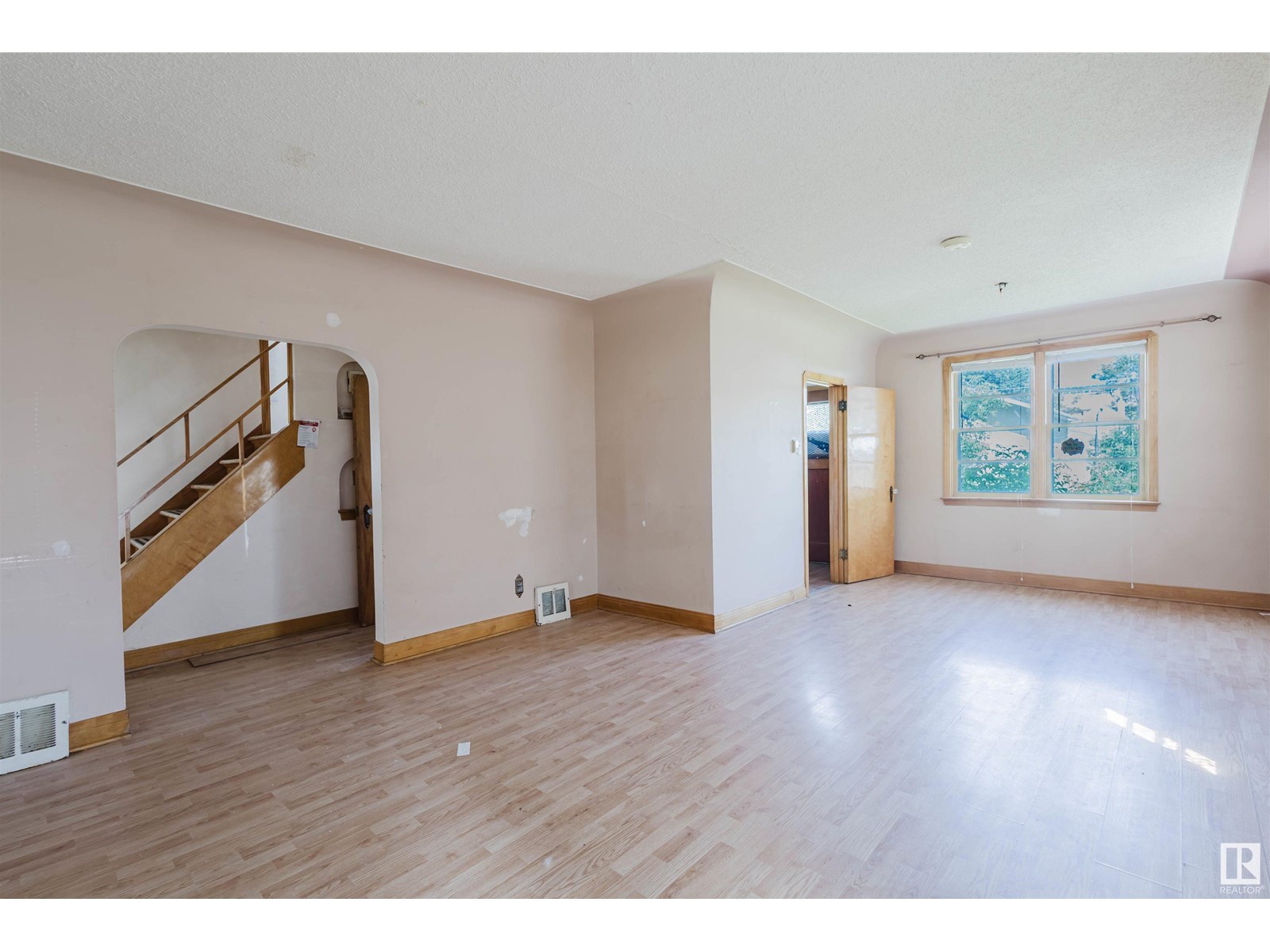 Photo 10 of 10827 111 St Nw, Edmonton AB