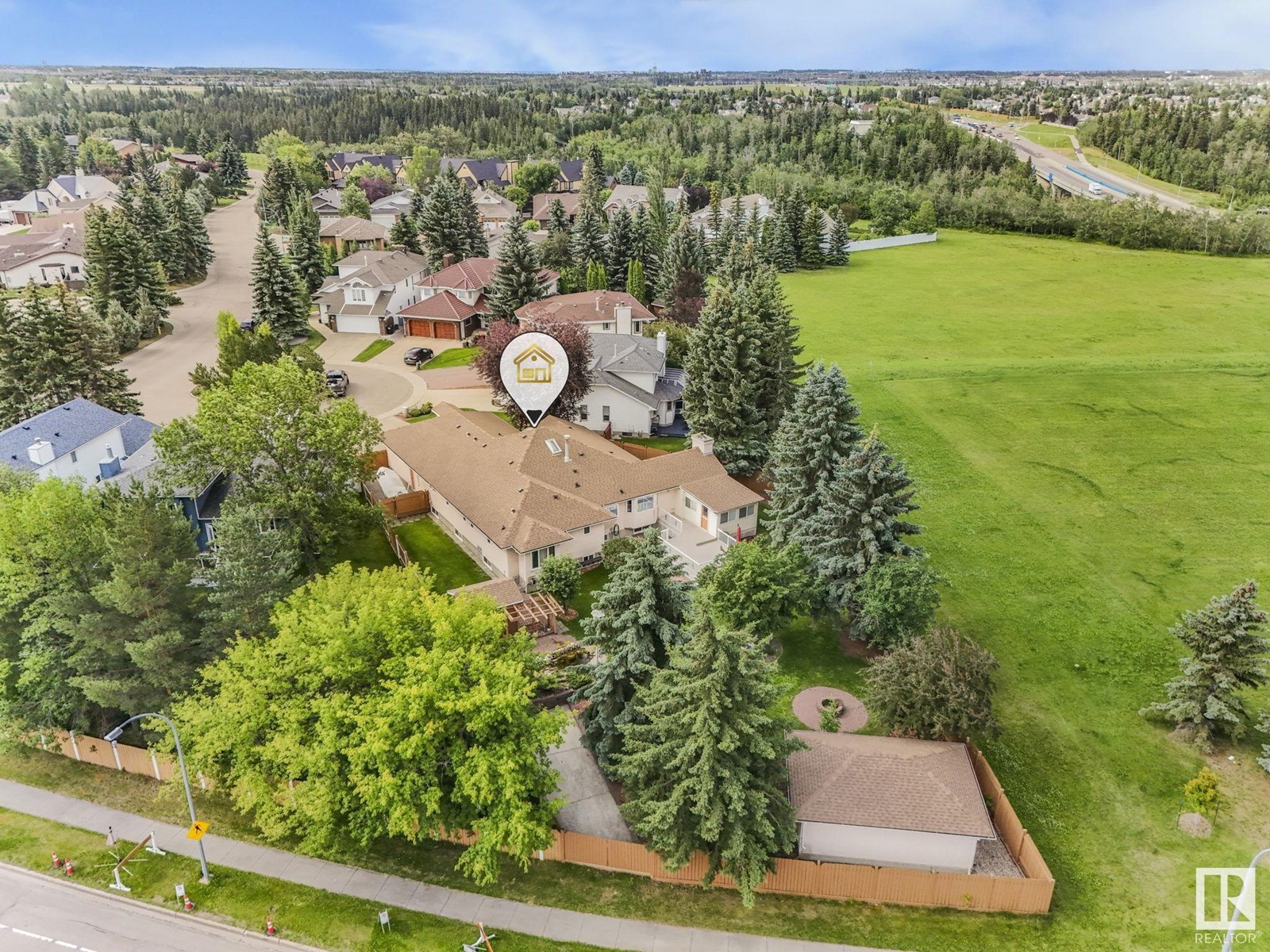 Photo 9 of 1820 Bearspaw Dr W Nw, Edmonton AB