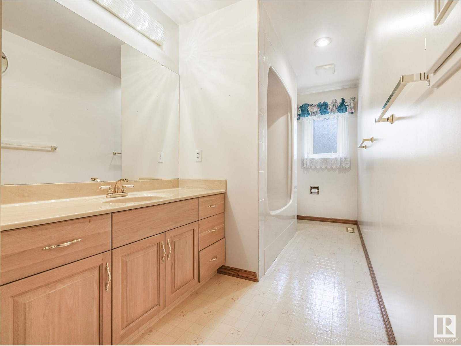 Photo 31 of 1820 Bearspaw Dr W Nw, Edmonton AB