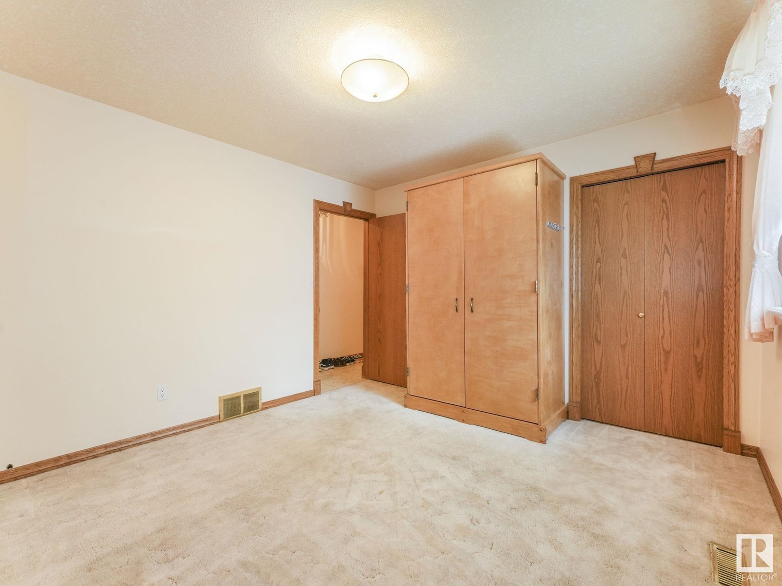 Photo 22 of 1820 Bearspaw Dr W Nw, Edmonton AB