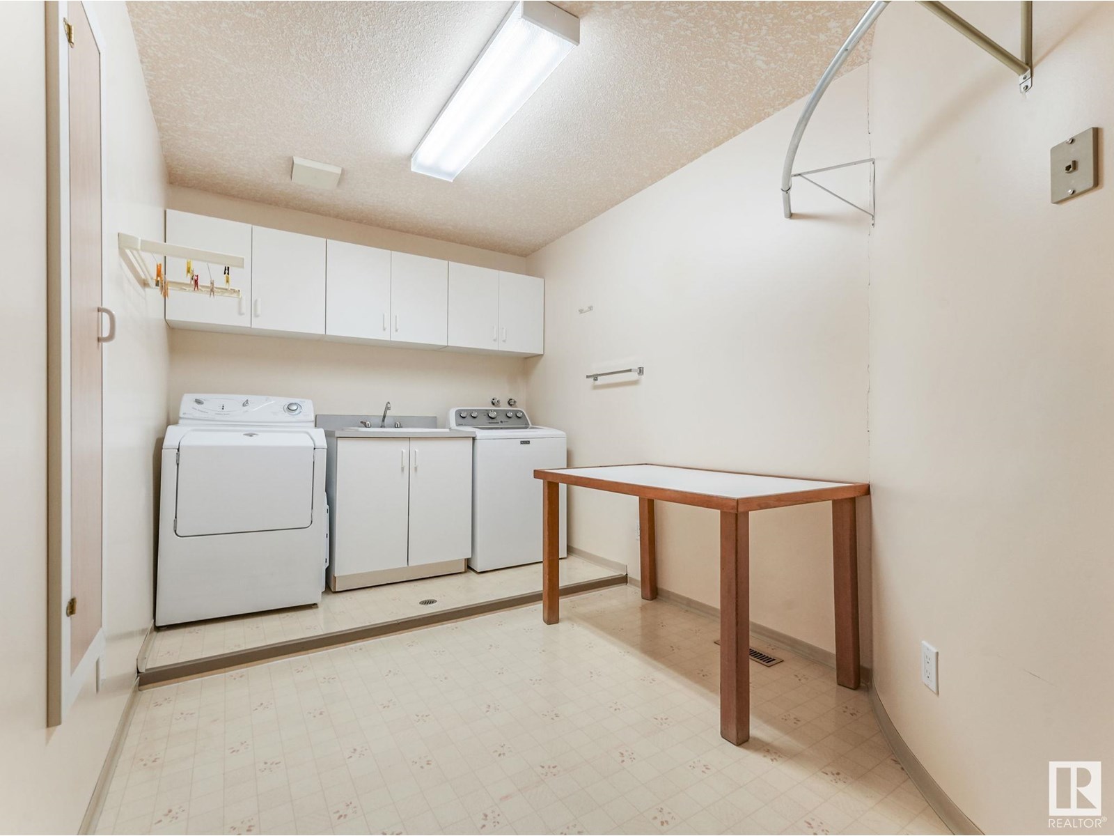 Photo 44 of 1820 Bearspaw Dr W Nw, Edmonton AB