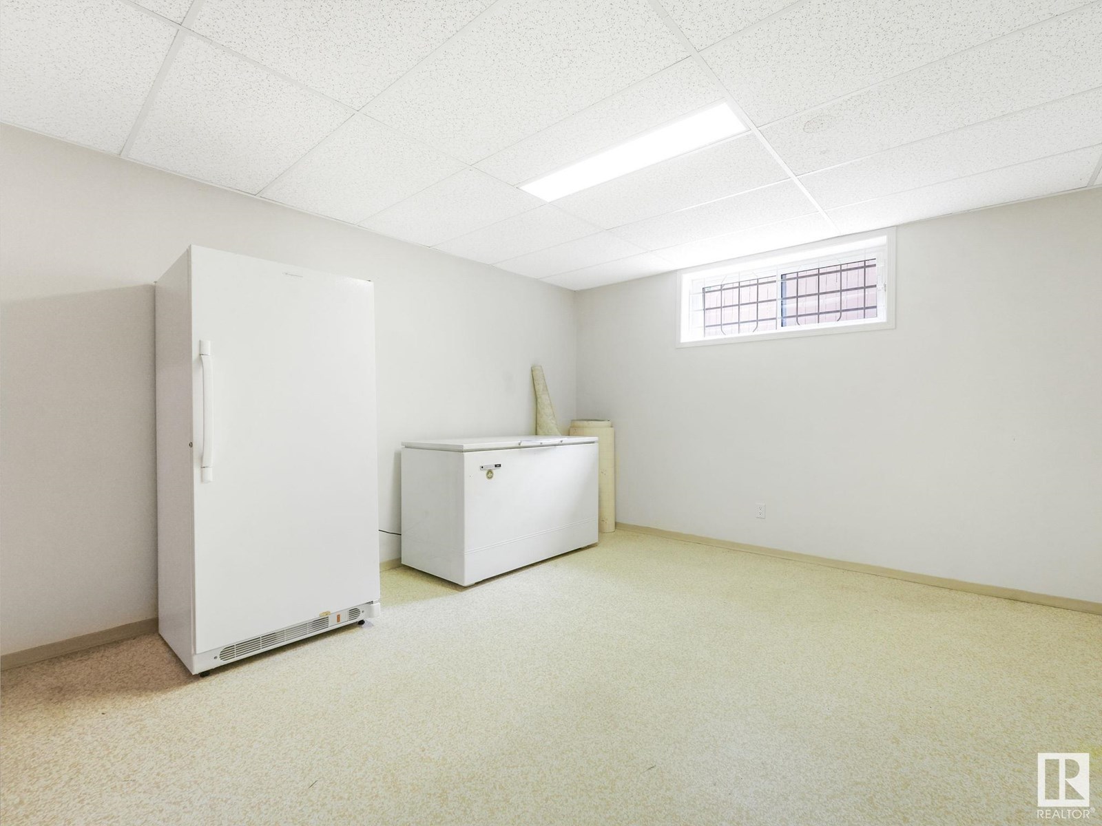 Photo 5 of 1820 Bearspaw Dr W Nw, Edmonton AB
