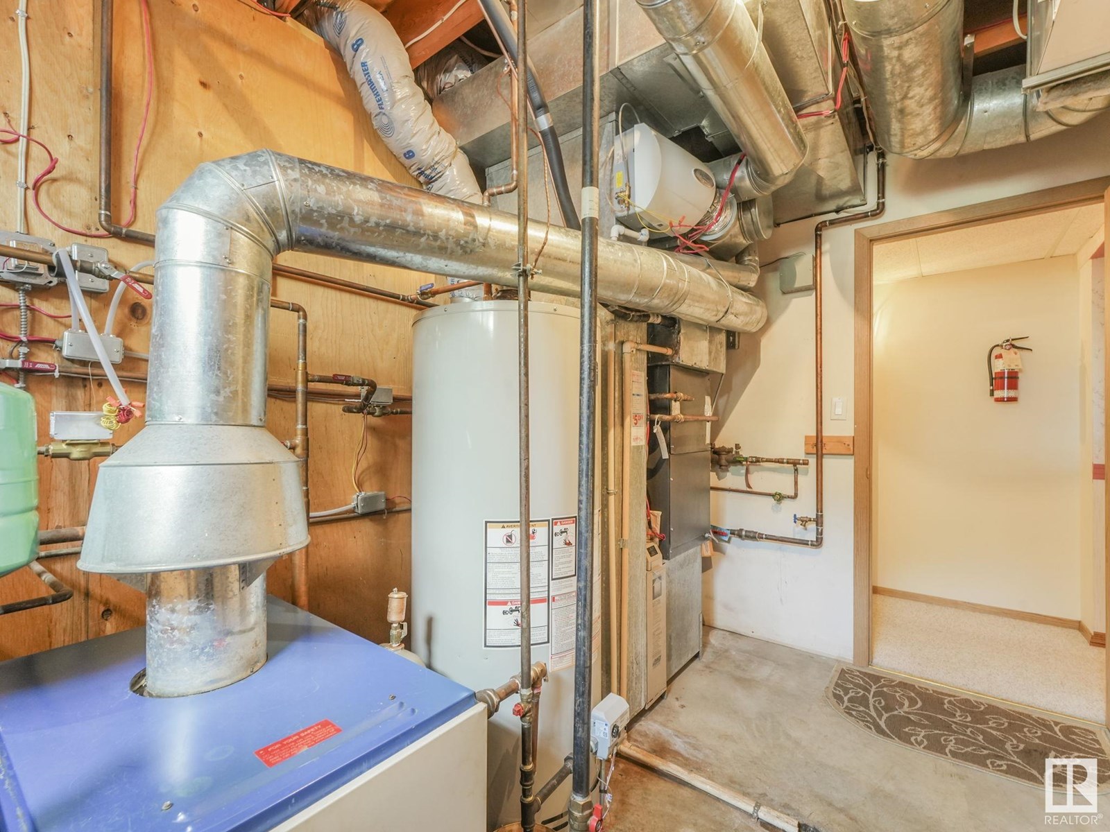 Photo 18 of 1820 Bearspaw Dr W Nw, Edmonton AB