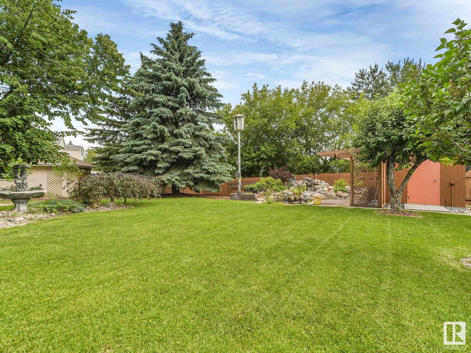 Photo 19 of 1820 Bearspaw Dr W Nw, Edmonton AB