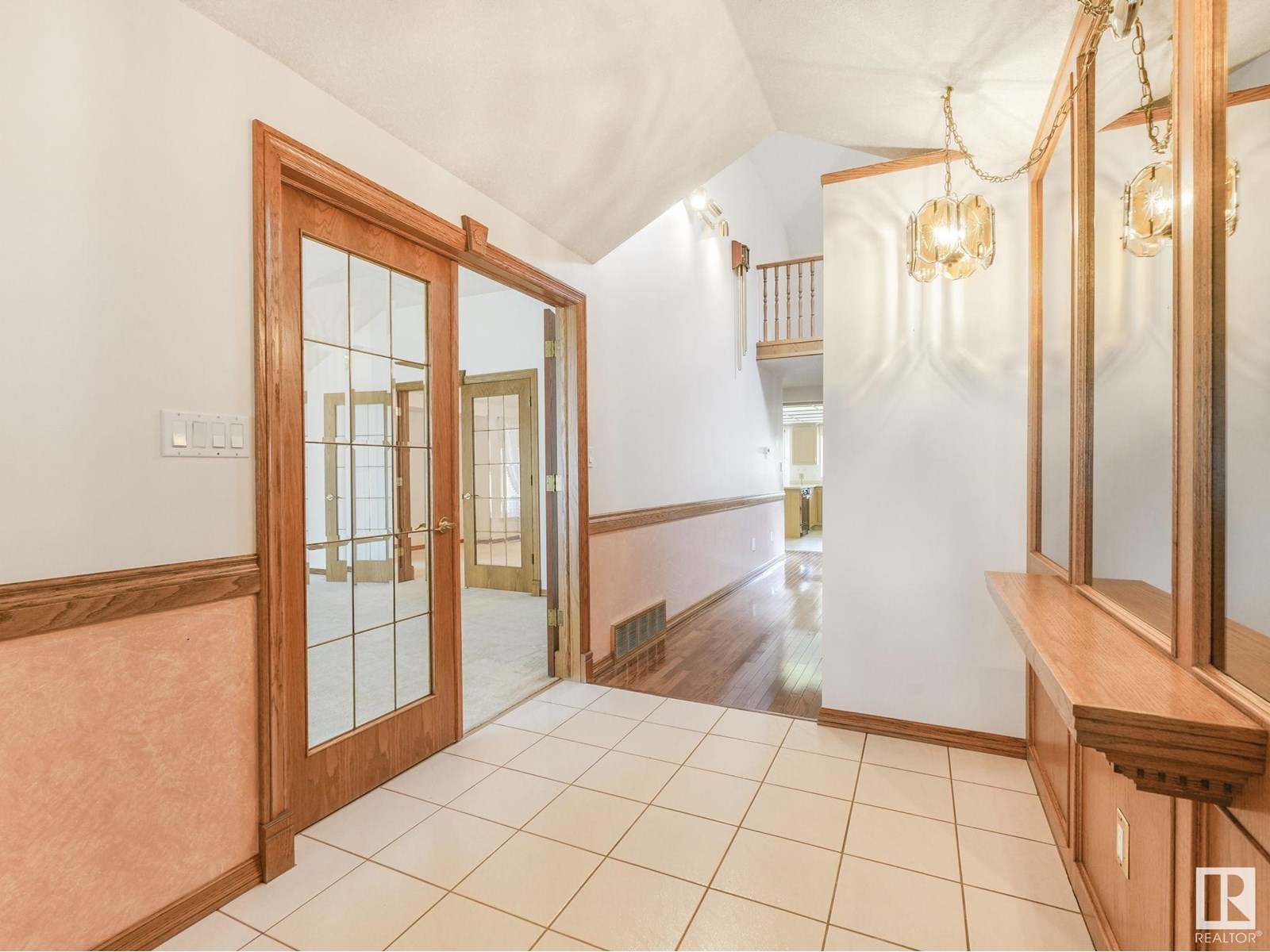 Photo 10 of 1820 Bearspaw Dr W Nw, Edmonton AB