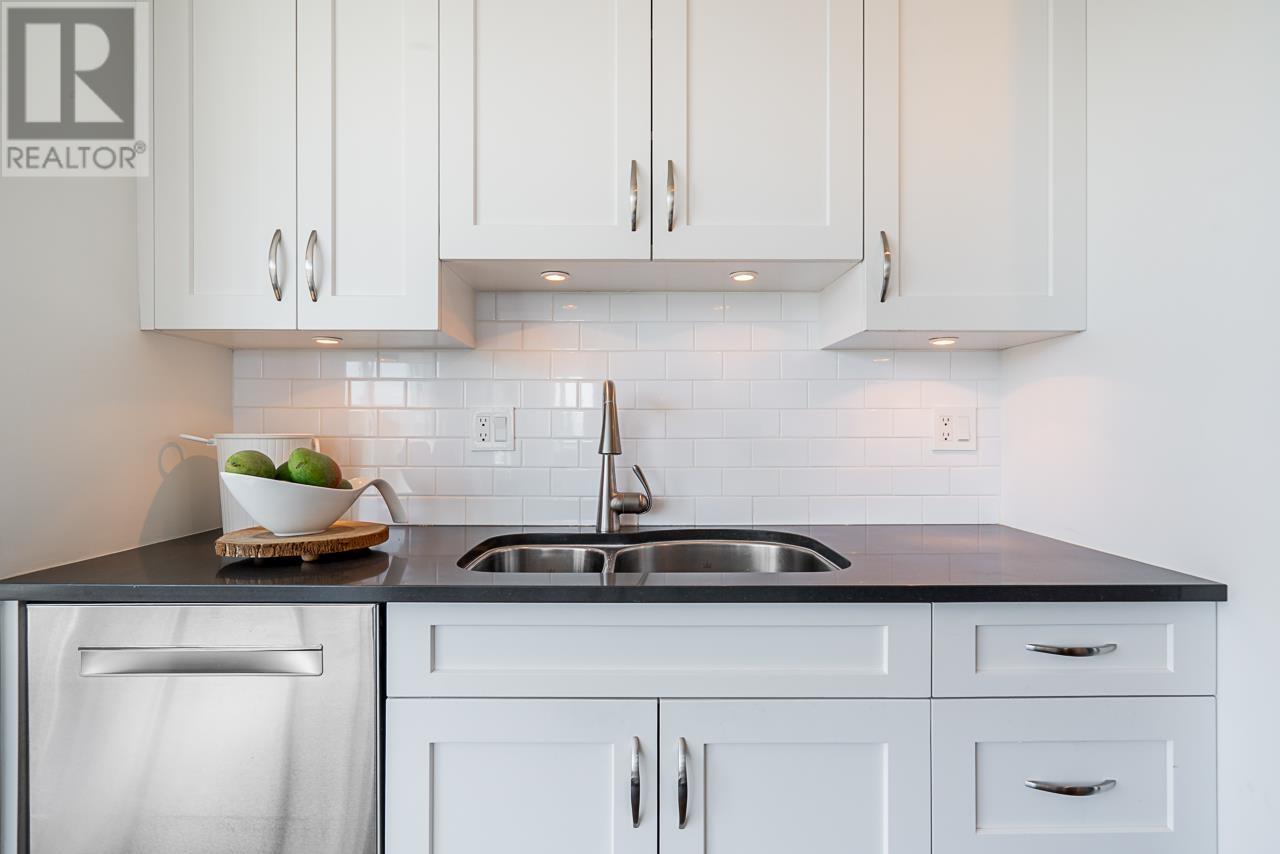Photo 12 of 903 5425 Yew Street, Vancouver BC