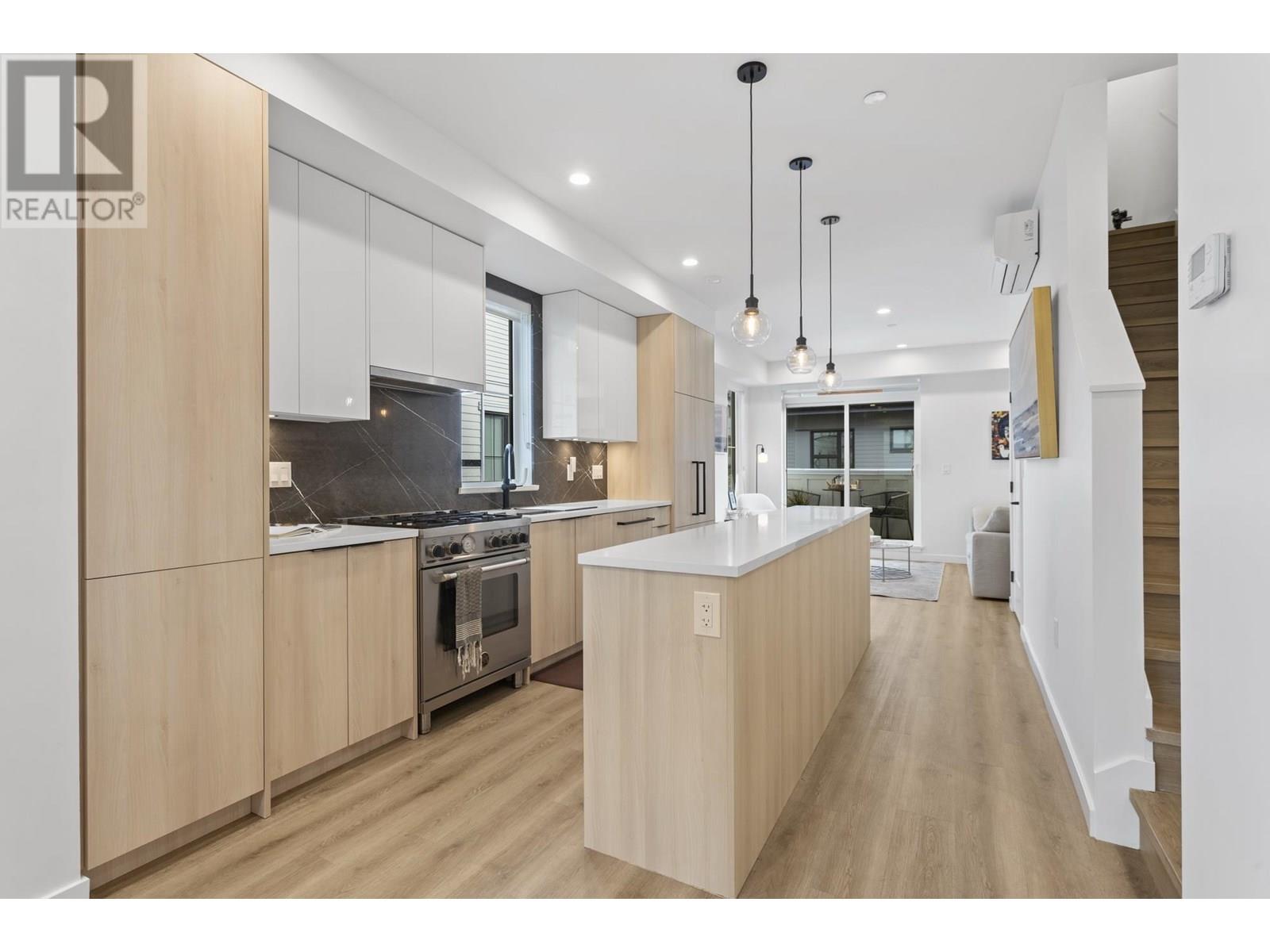 Photo 33 of 21 237 Ridgeway Avenue, North Vancouver BC