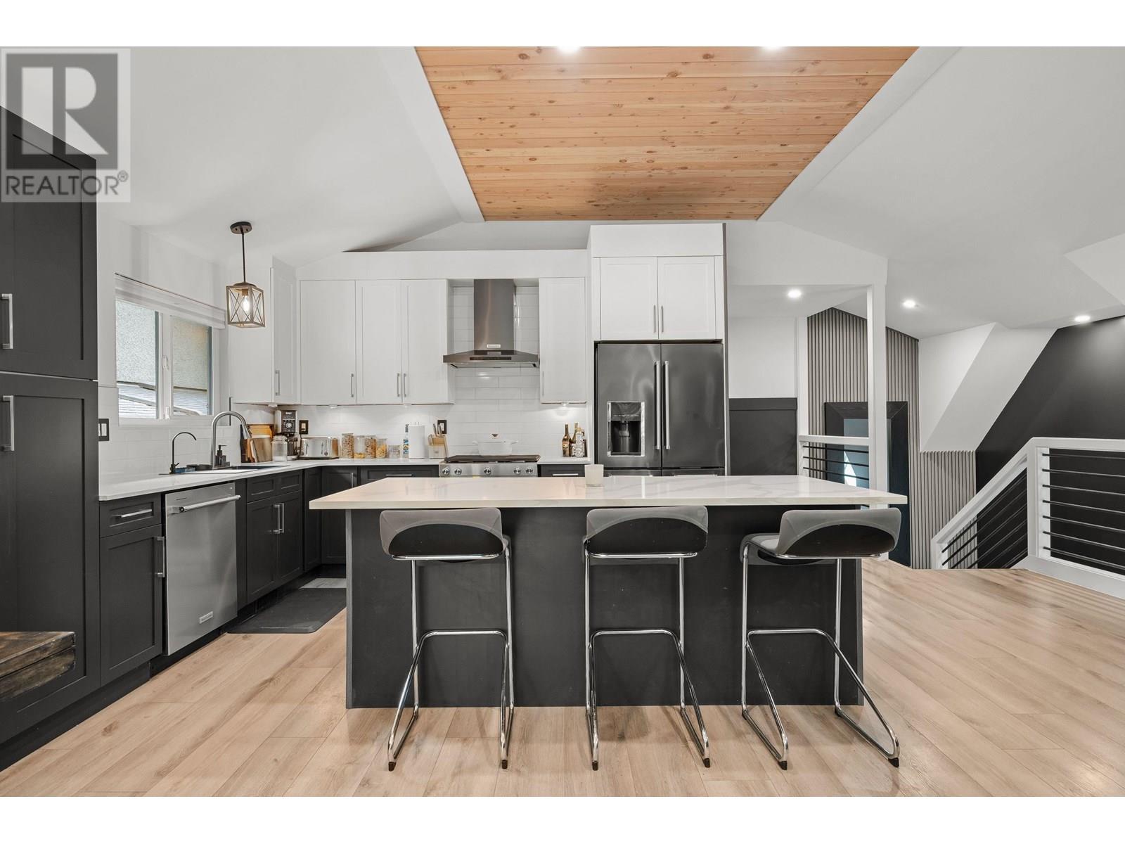 Photo 10 of 1430 Draycott Road, North Vancouver BC