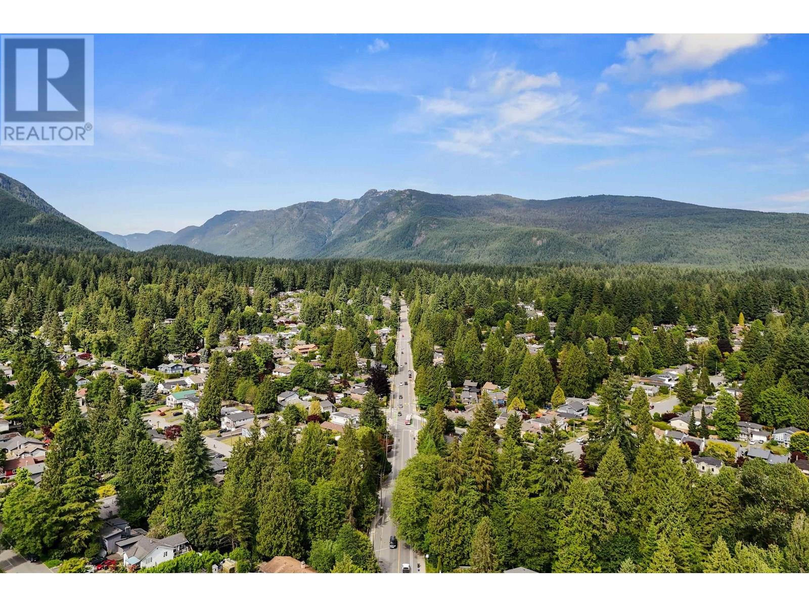 Photo 4 of 1430 Draycott Road, North Vancouver BC