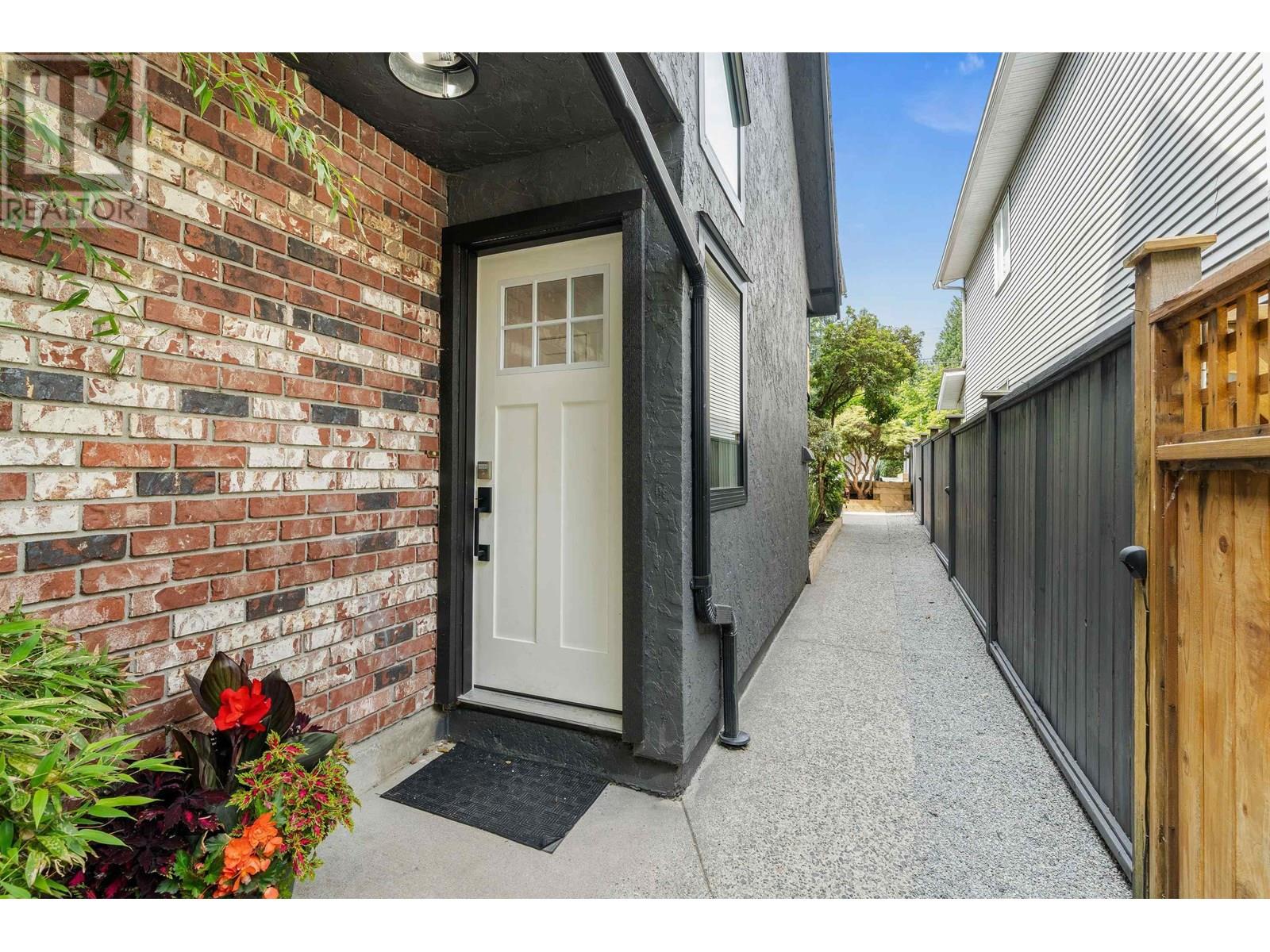 Photo 5 of 1430 Draycott Road, North Vancouver BC