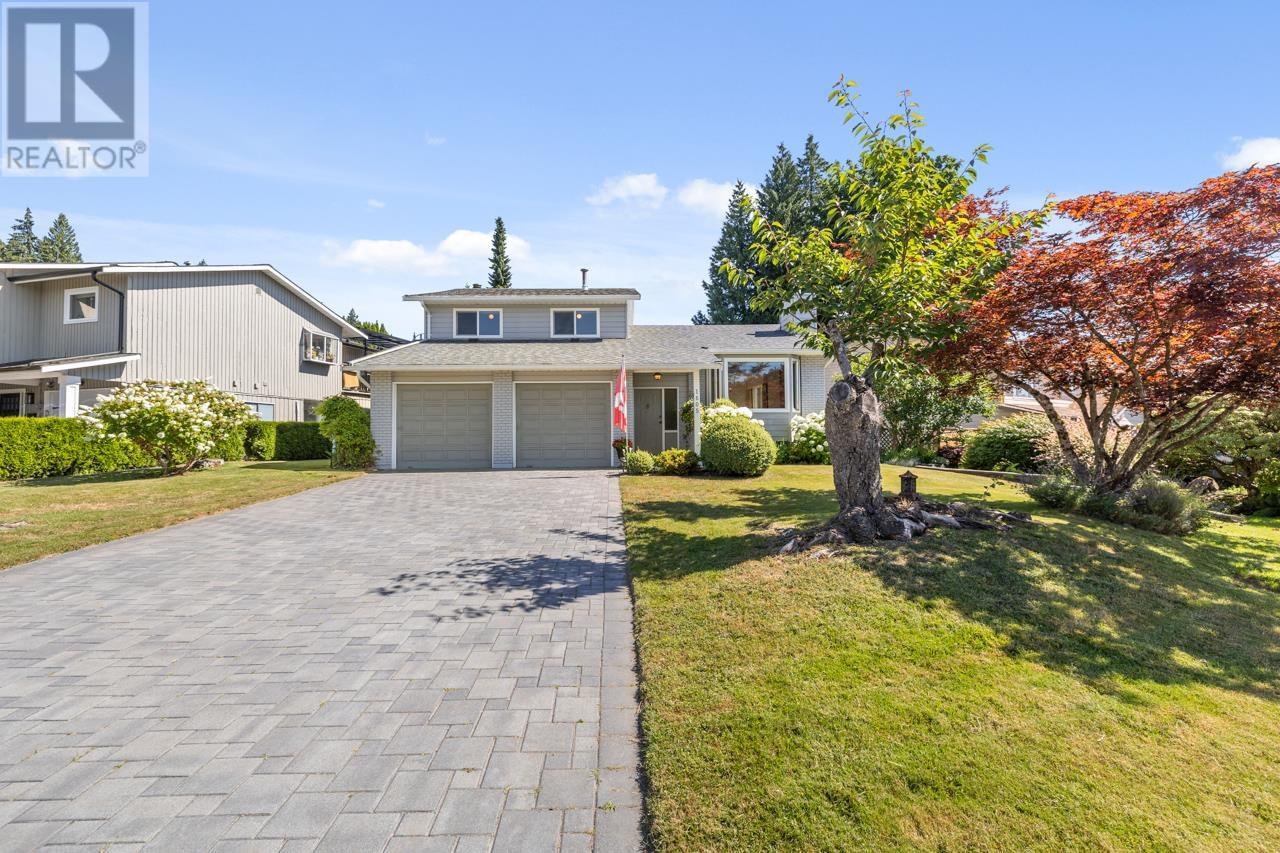 Photo 1 of 1605 Hemlock Place, Port Moody BC