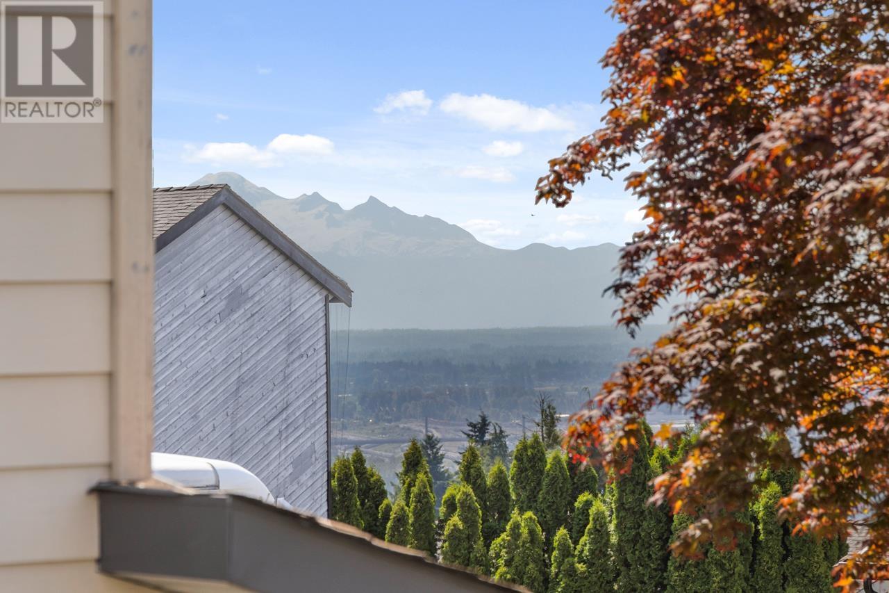 Photo 11 of 1605 Hemlock Place, Port Moody BC
