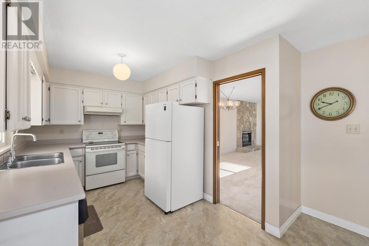 Photo 12 of 1605 Hemlock Place, Port Moody BC