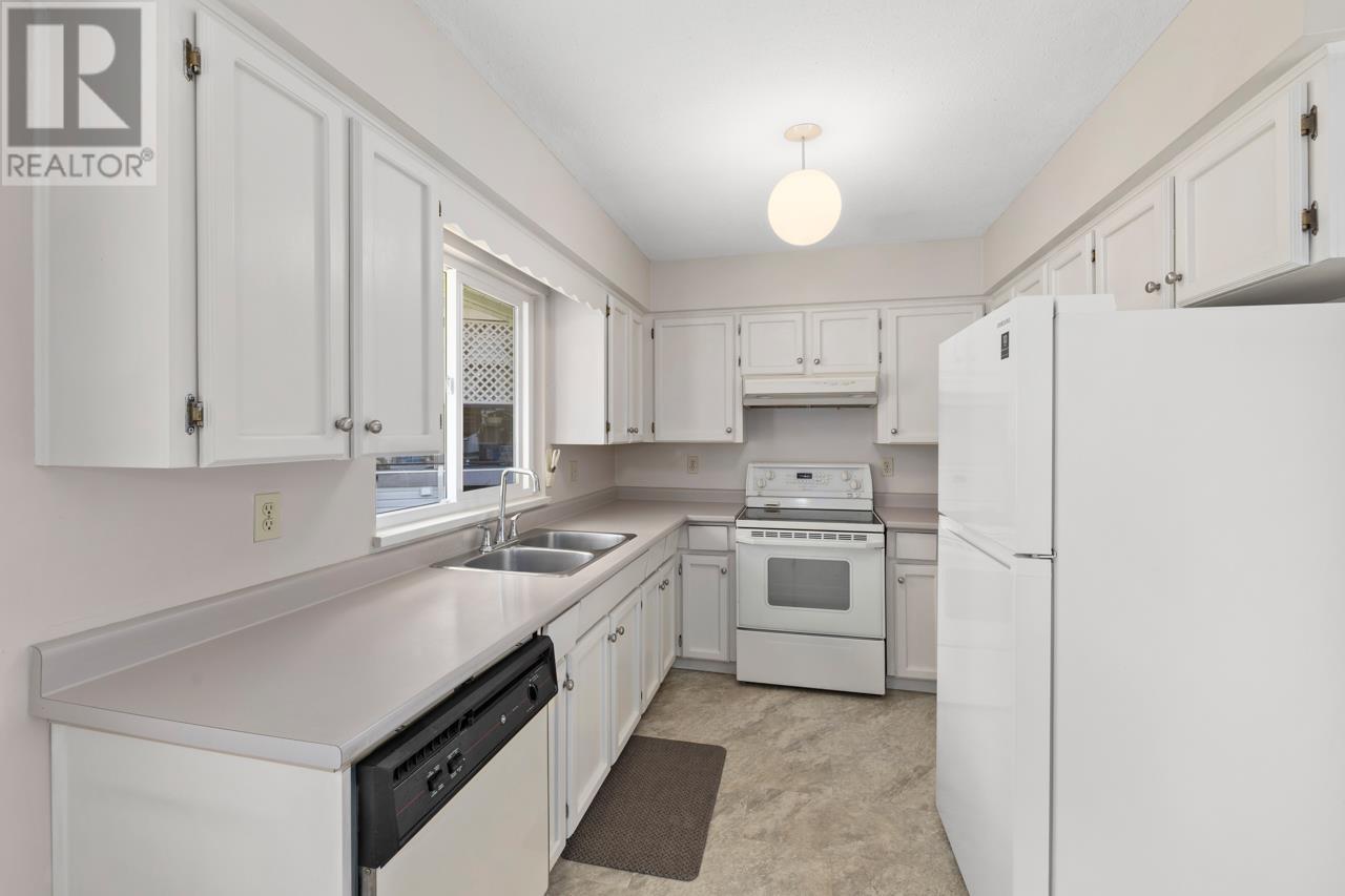 Photo 13 of 1605 Hemlock Place, Port Moody BC