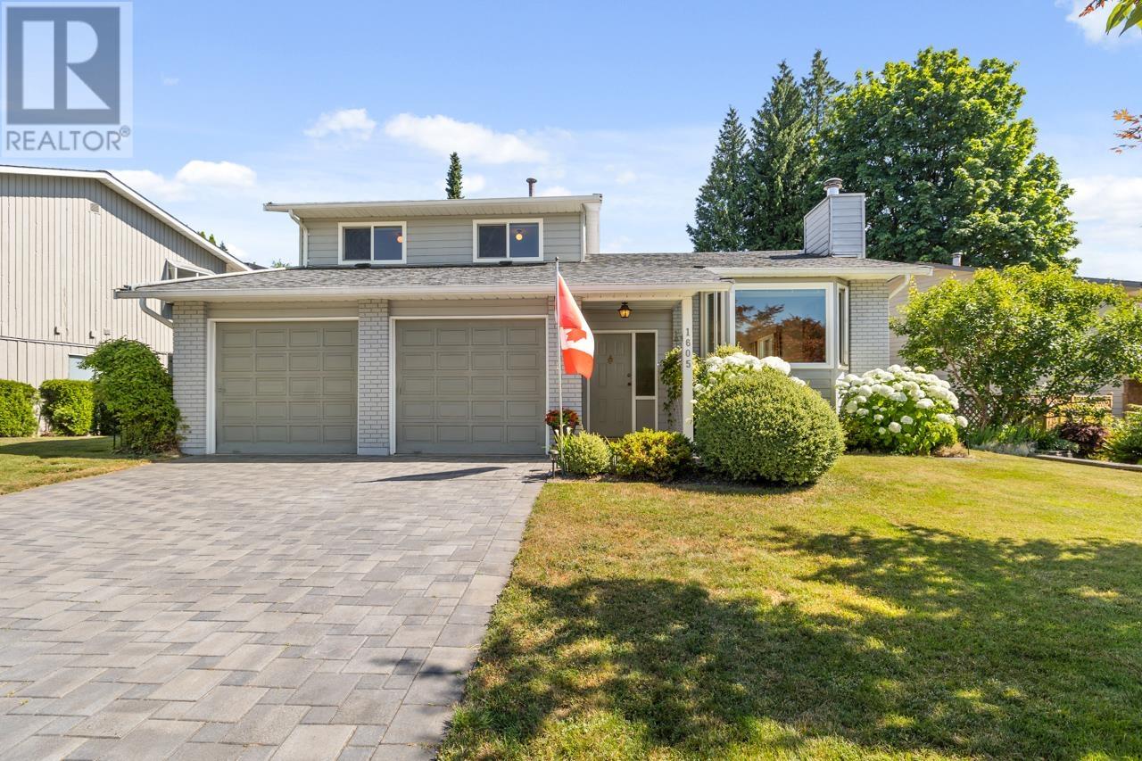 Photo 2 of 1605 Hemlock Place, Port Moody BC