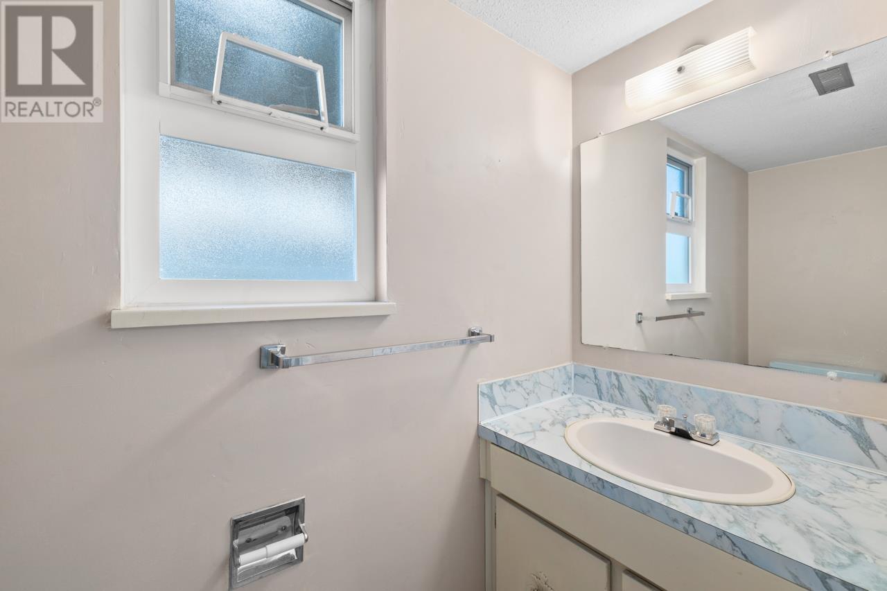 Photo 20 of 1605 Hemlock Place, Port Moody BC