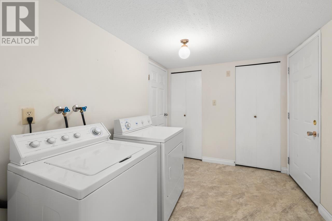 Photo 21 of 1605 Hemlock Place, Port Moody BC