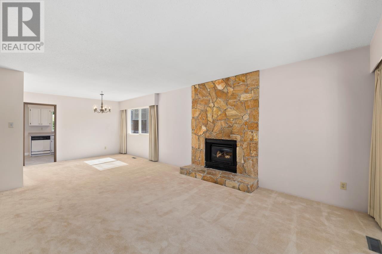Photo 7 of 1605 Hemlock Place, Port Moody BC