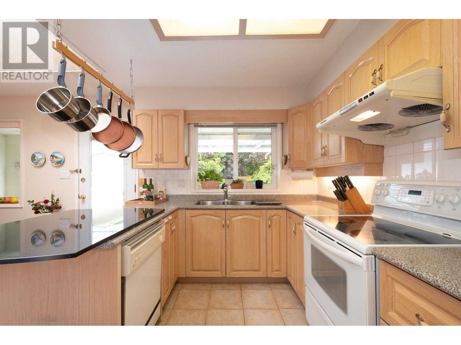 Photo 16 of 5422 Osler Street, Vancouver BC