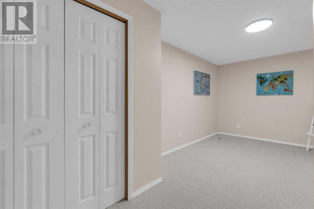 Single Family House for Sale in  Chaparral Manor SE Chaparral Calgary 