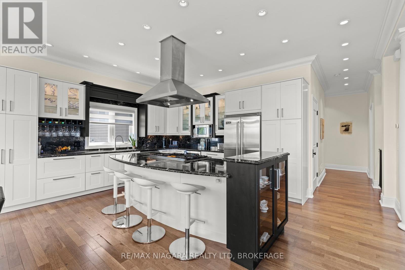 Photo 38 of 8319 Vegter Court, Niagara Falls ON
