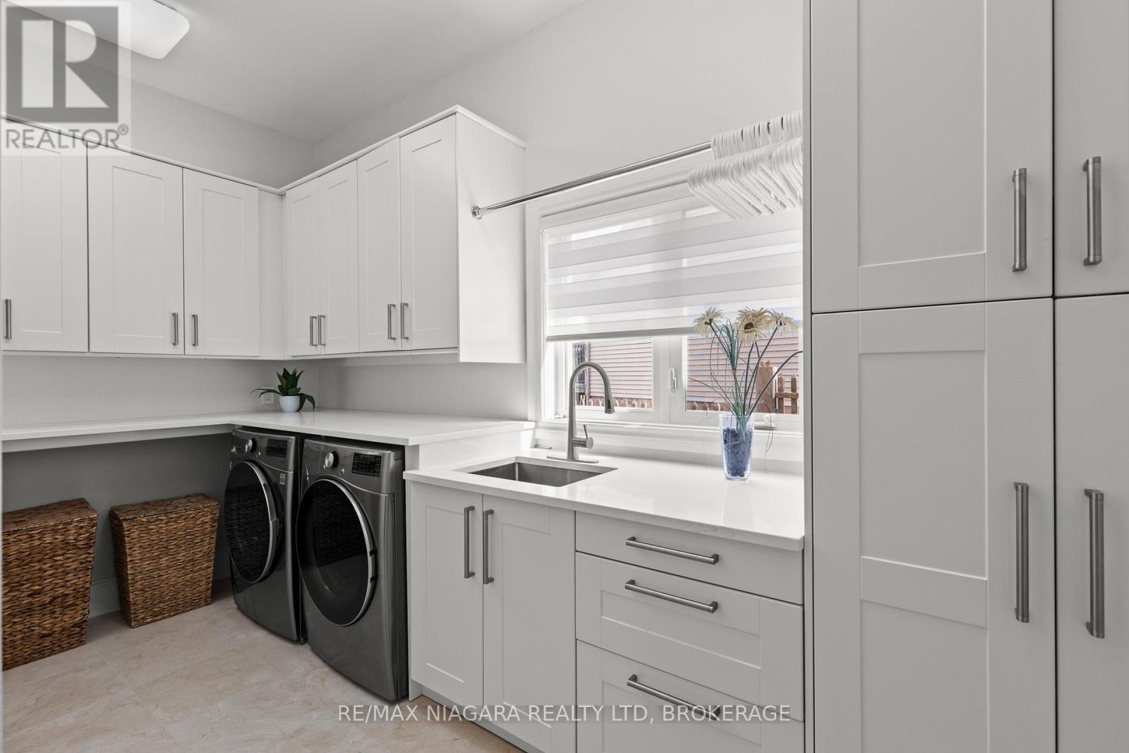 Photo 10 of 8319 Vegter Court, Niagara Falls ON