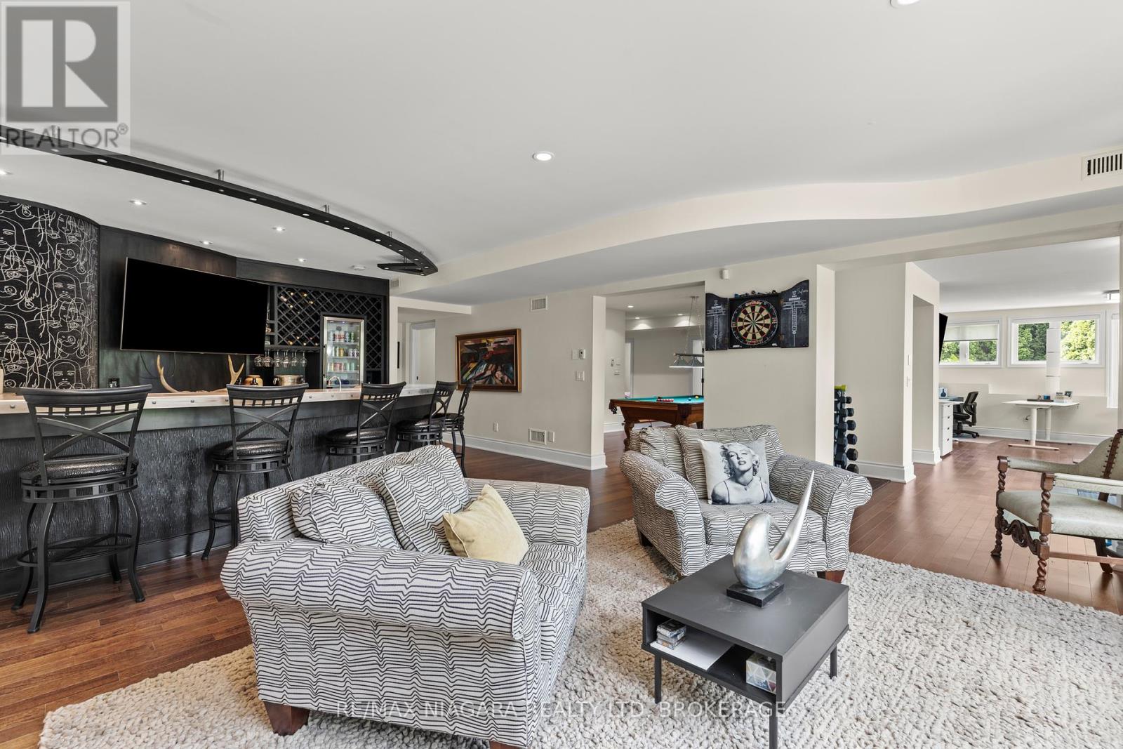 Photo 6 of 8319 Vegter Court, Niagara Falls ON