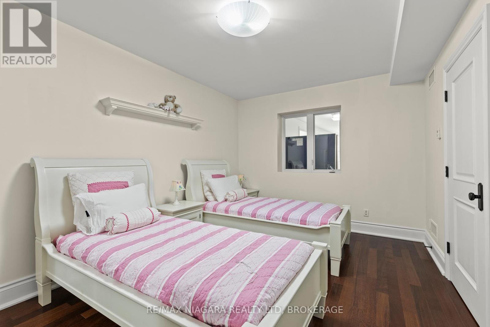 Photo 7 of 8319 Vegter Court, Niagara Falls ON