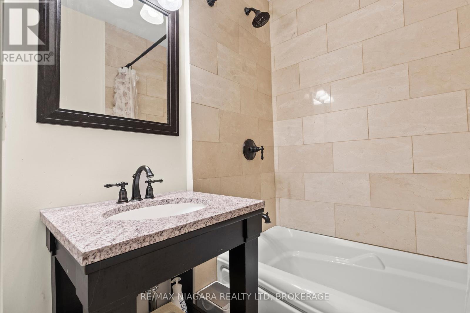 Photo 37 of 8319 Vegter Court, Niagara Falls ON