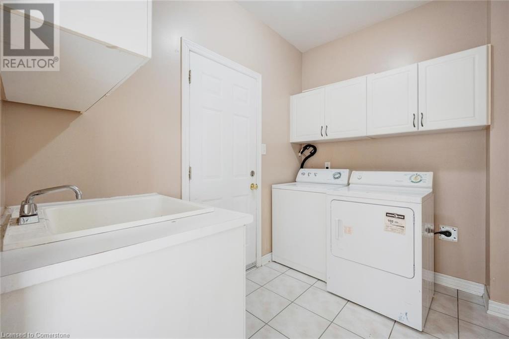 Photo 6 of 27 Putnam Drive, Brampton ON