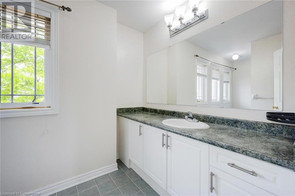 Photo 15 of 27 Putnam Drive, Brampton ON