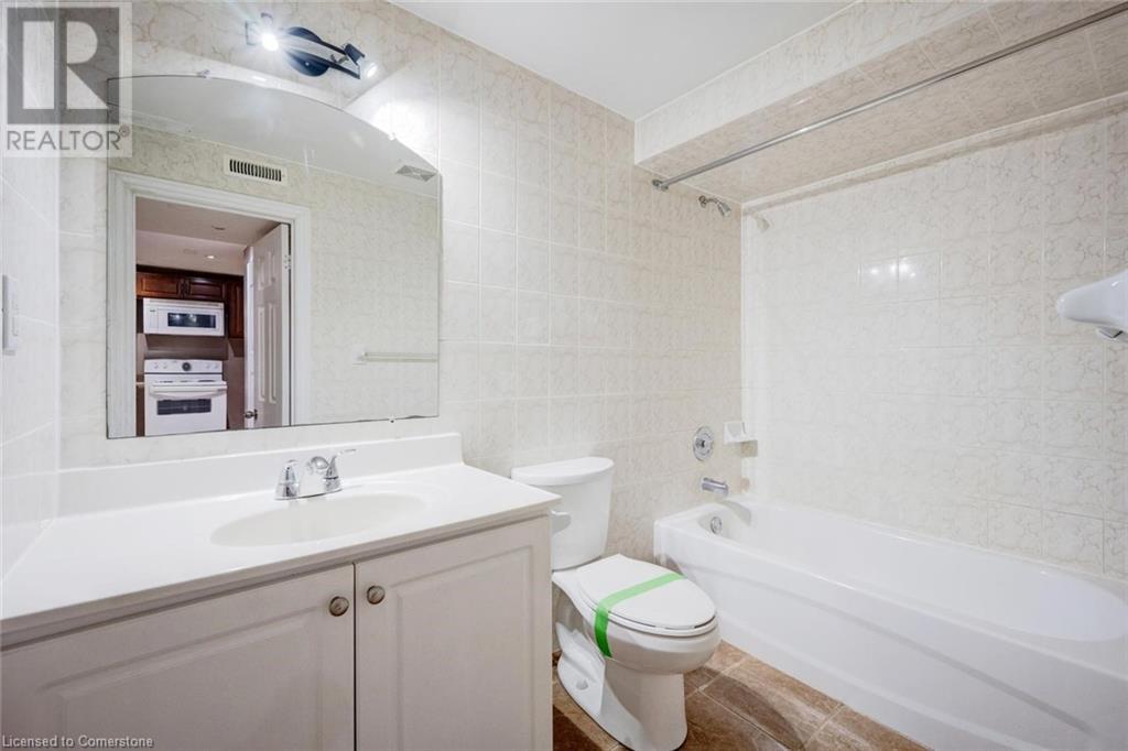 Photo 26 of 27 Putnam Drive, Brampton ON