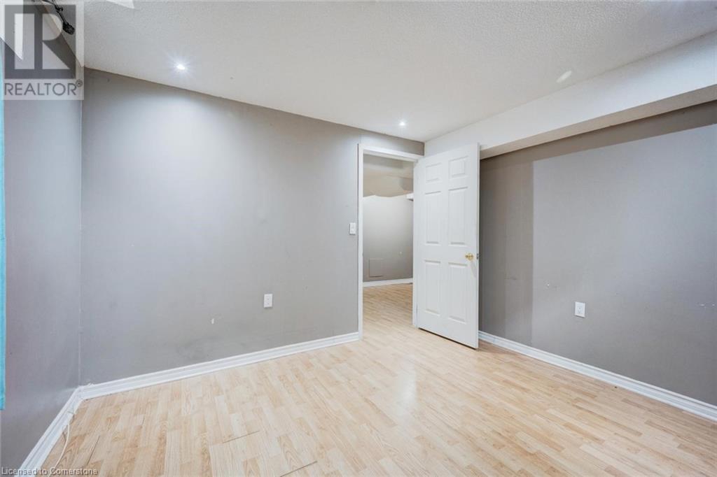 Photo 28 of 27 Putnam Drive, Brampton ON
