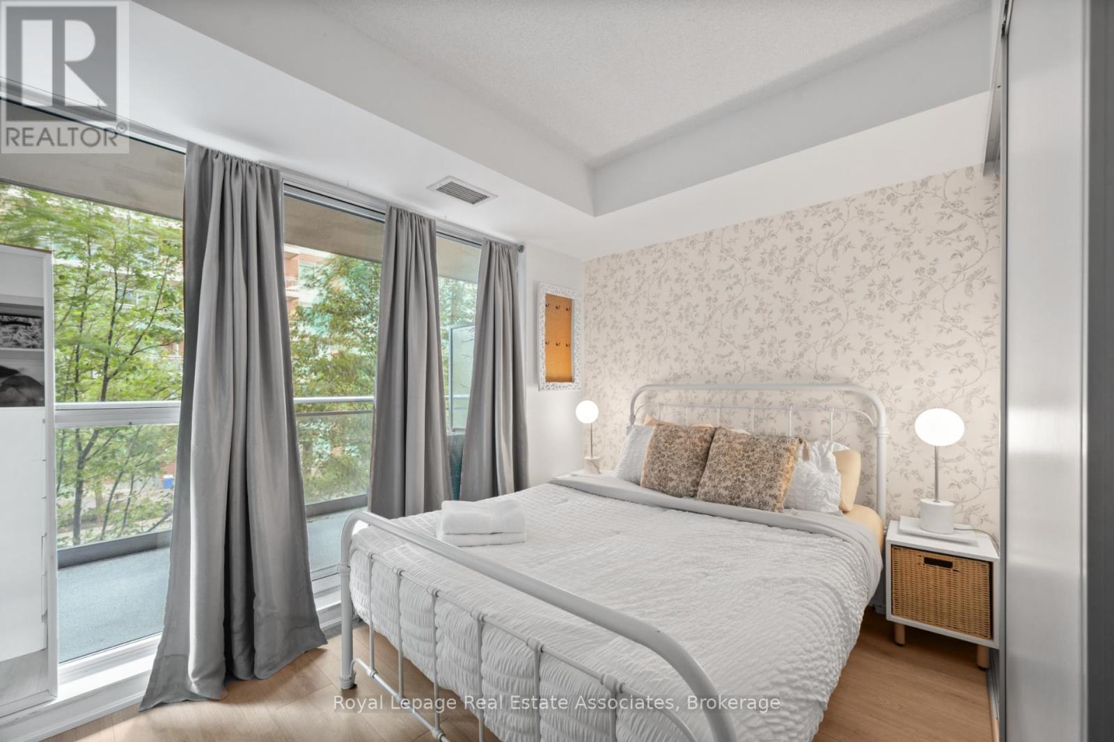Photo 5 of 222 80 Western Battery Road, Toronto ON