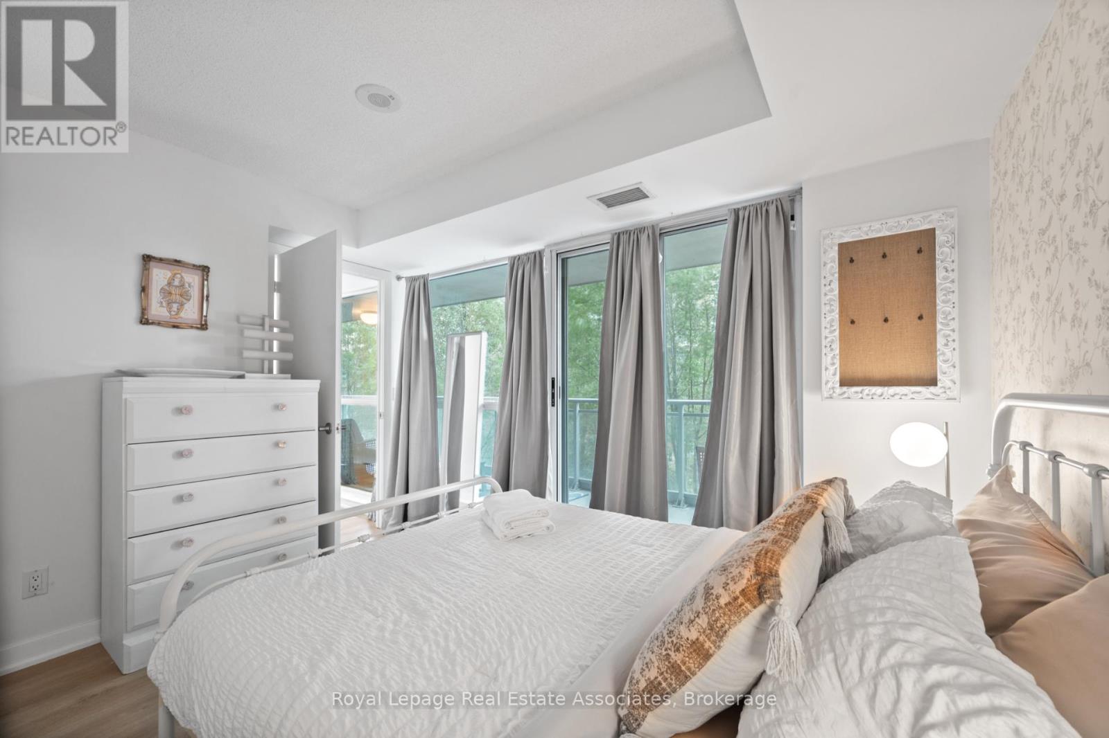 Photo 4 of 222 80 Western Battery Road, Toronto ON