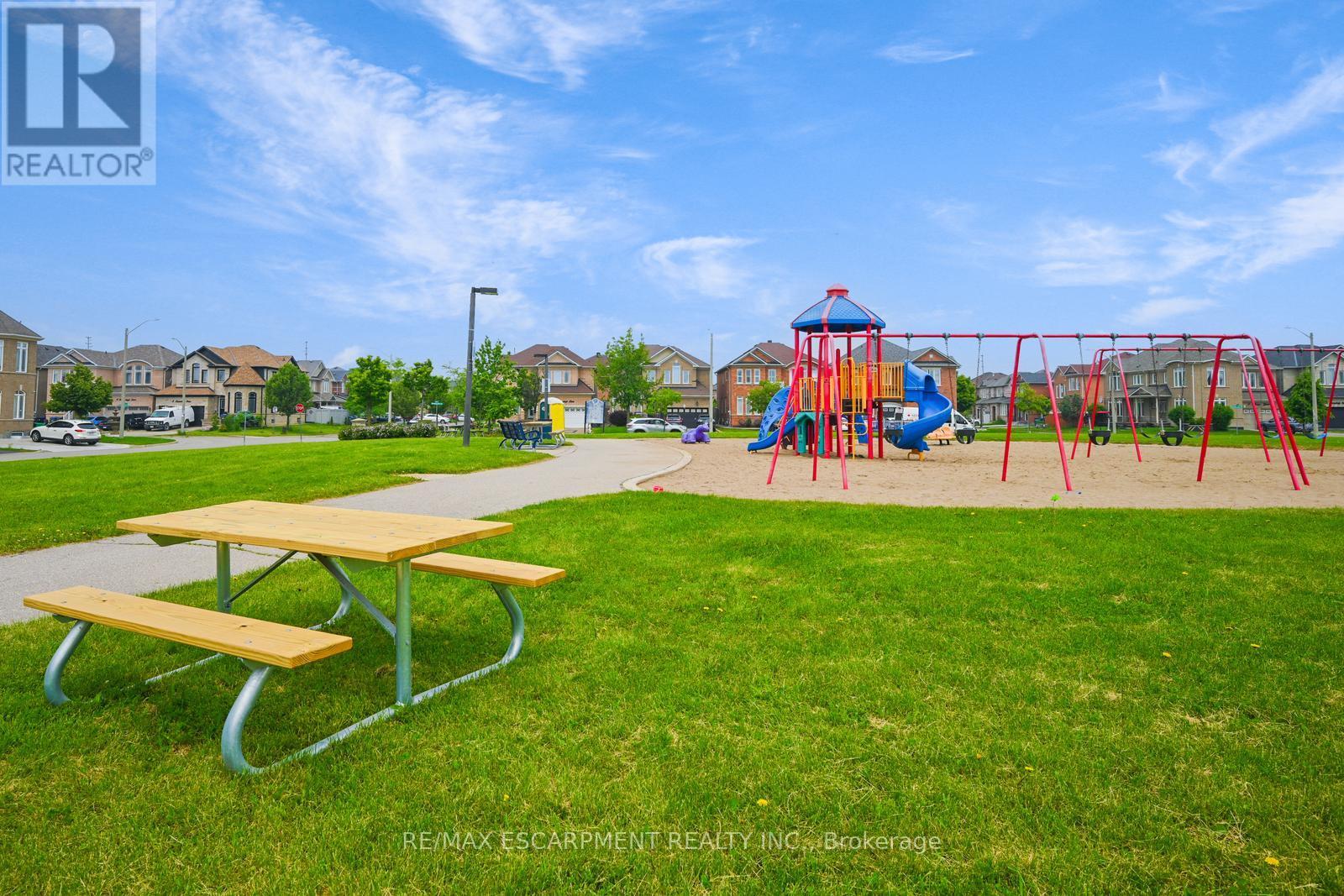 Photo 37 of 27 Putnam Drive, Brampton ON