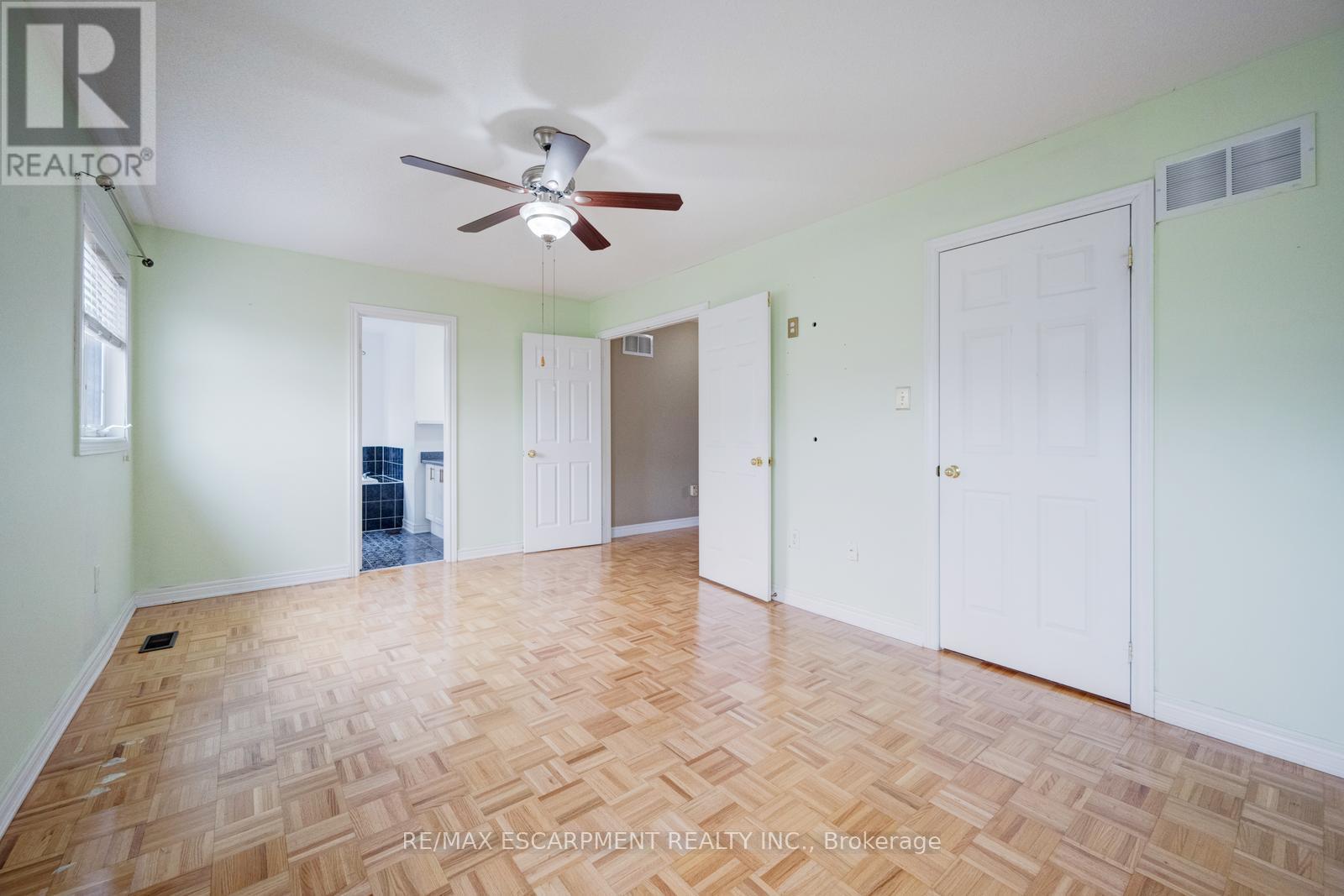 Photo 13 of 27 Putnam Drive, Brampton ON