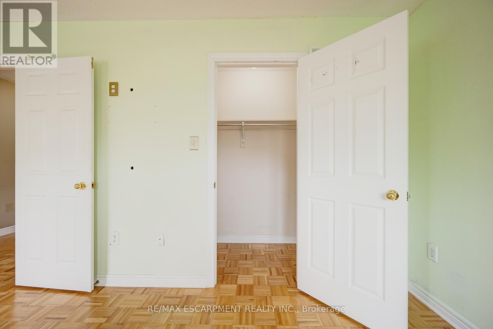 Photo 23 of 27 Putnam Drive, Brampton ON