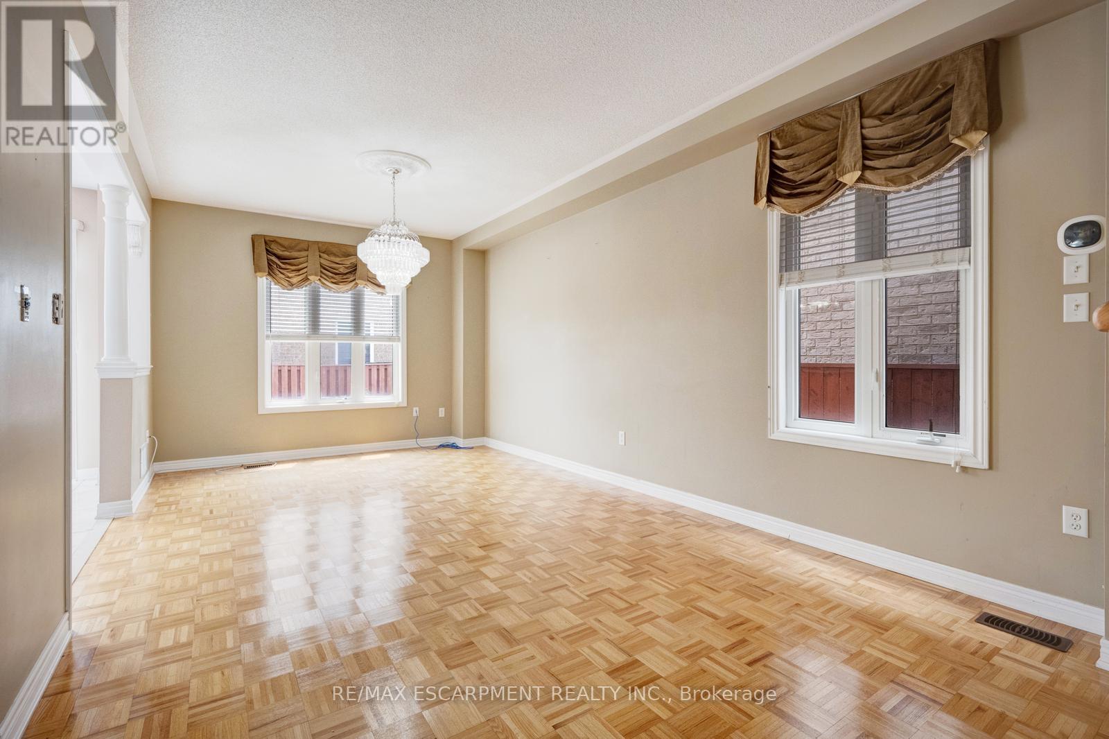 Photo 18 of 27 Putnam Drive, Brampton ON
