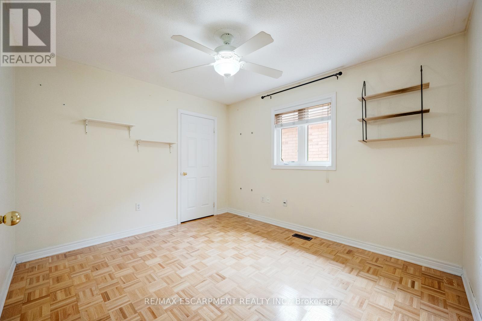 Photo 26 of 27 Putnam Drive, Brampton ON